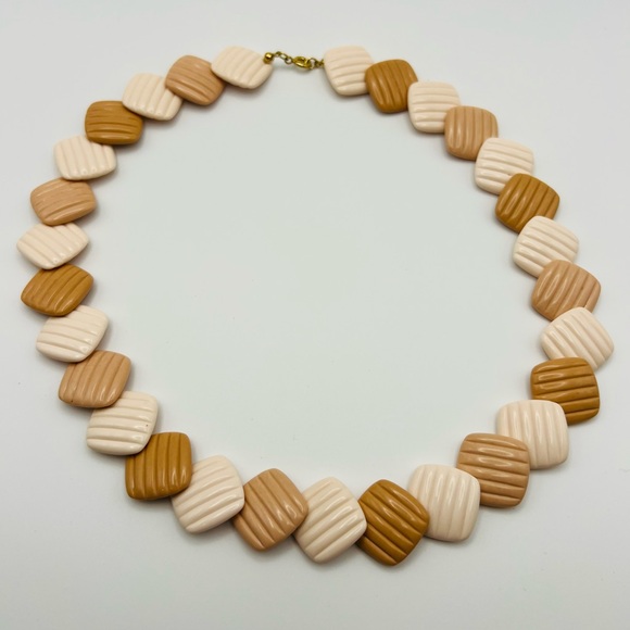Vintage Chunky Mod Geometric Necklace Beige Tan Plastic Beads 18” - Picture 2 of 3